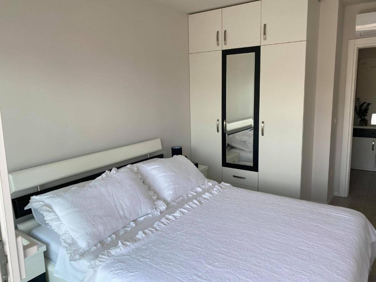 Modern Apartments With Garage マカルスカ エクステリア 写真