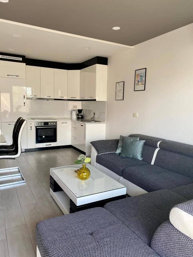 Modern Apartments With Garage マカルスカ エクステリア 写真